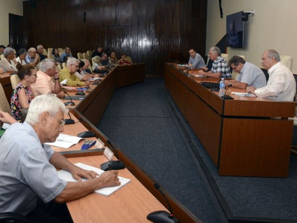 Que los artistas y creadores cubanos sean actores de la Revolución. Foto: presidencia.gob.cu Que los artistas y creadores cubanos sean actores de la Revolución